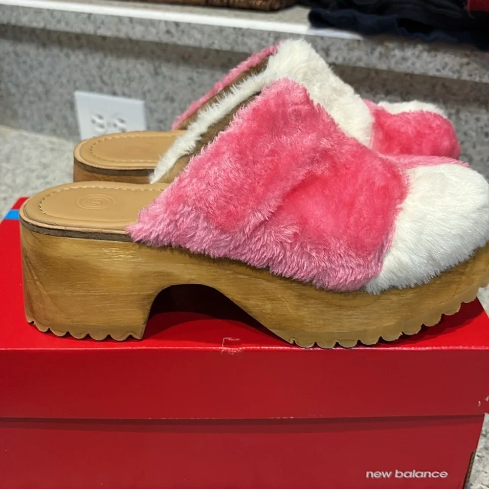 Urban Outfitters Pink & White Checker Board Wooden Clogs Sz 8 - Picture 5 of 13